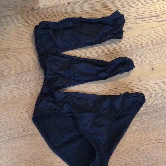 H&M one piece cut out bathing suit - Picture 1 of 3